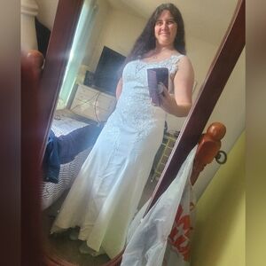 Stunning White Lace Wedding Gown